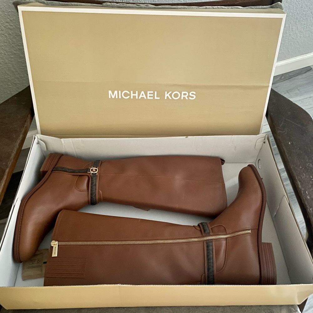 Michael Kors Mindy Flat Leather Boots